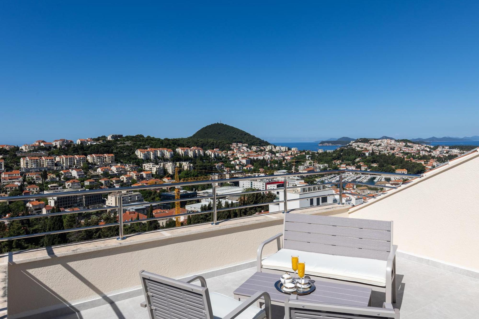 Marlea Sea-view Apartment *